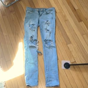 light wash American eagle ripped skinny jeans size 2